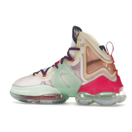 Nike LeBron 19 - Design Actuel et Performant